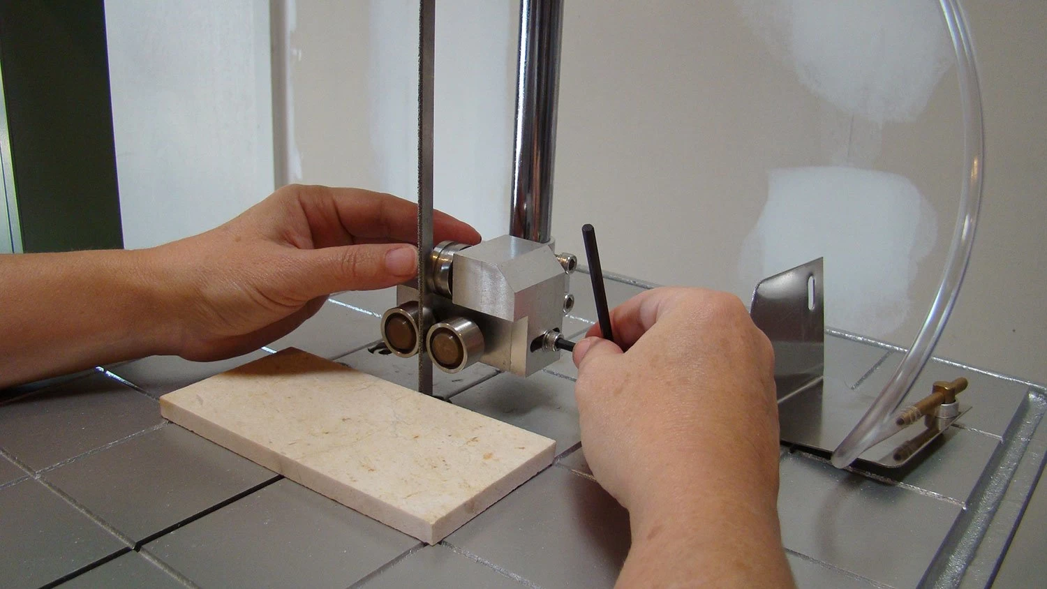 Diamond Laser 7000 Band Saw - Image 2