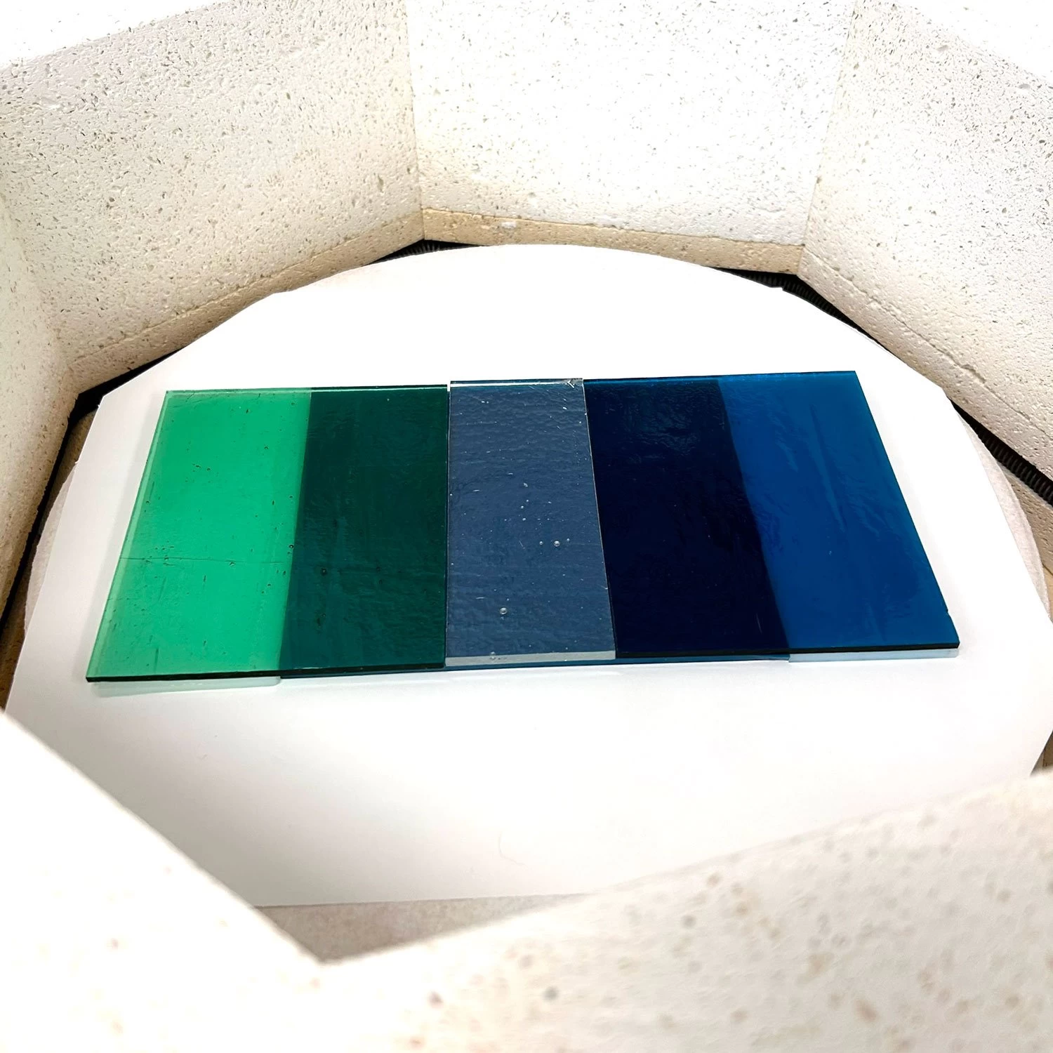 Delphi Superior Blue Raspberry Transparent - 90 COE - Image 8